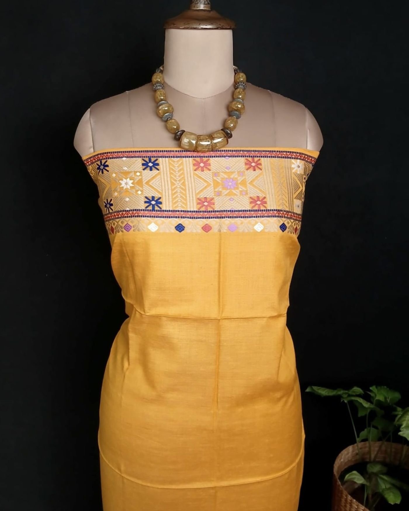 Ahimsa Eri Silk saree from Sualkuchi in Assam - (AESS0015) - Image 10