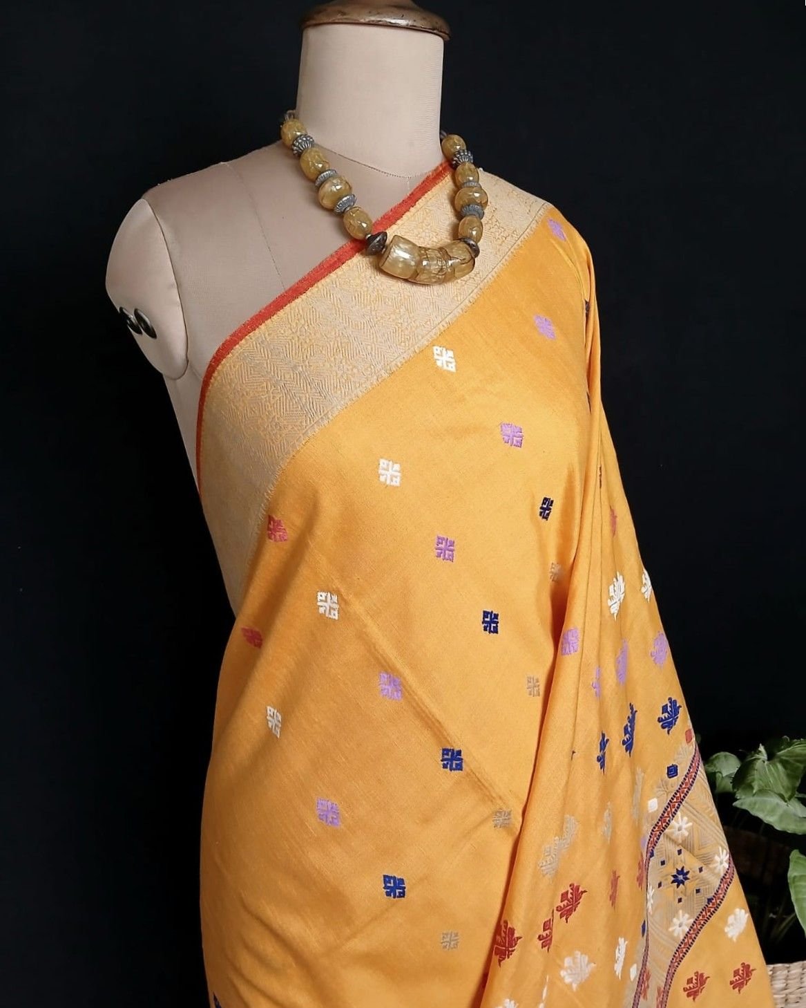 Ahimsa Eri Silk saree from Sualkuchi in Assam - (AESS0015) - Image 3