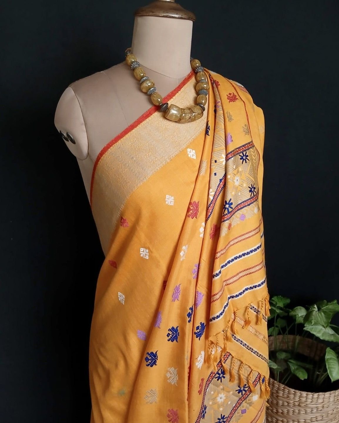 Ahimsa Eri Silk saree from Sualkuchi in Assam - (AESS0015) - Image 6