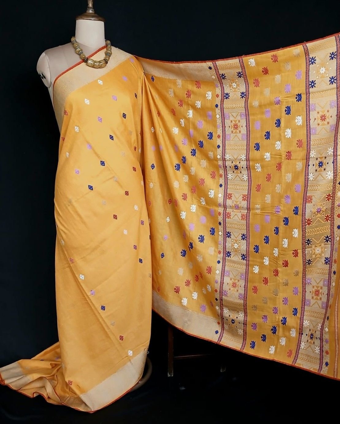 Ahimsa Eri Silk saree from Sualkuchi in Assam - (AESS0015) - Image 2