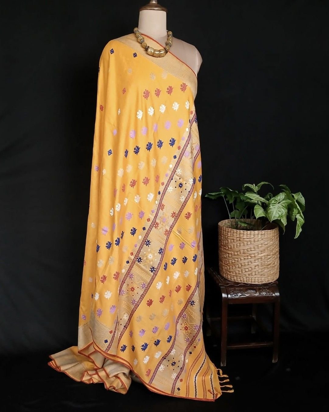 Ahimsa Eri Silk saree from Sualkuchi in Assam - (AESS0015) - Image 8