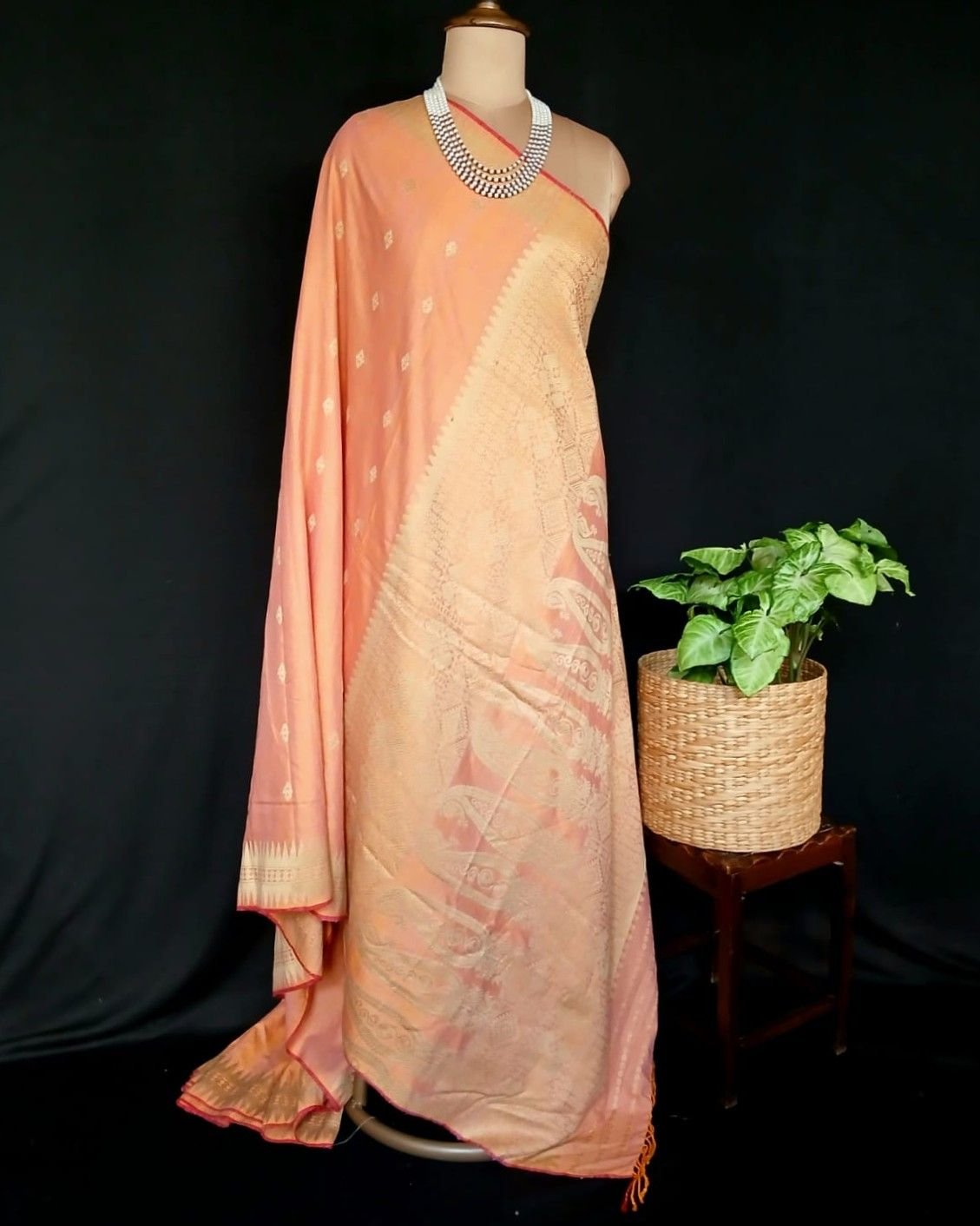 Ahimsa Eri Silk saree from Sualkuchi in Assam - (AESS0017) - Image 9