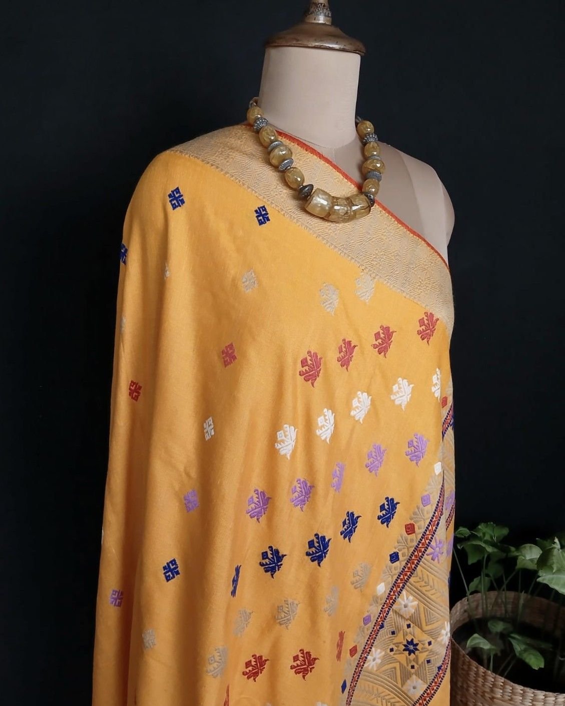 Ahimsa Eri Silk saree from Sualkuchi in Assam - (AESS0015) - Image 9