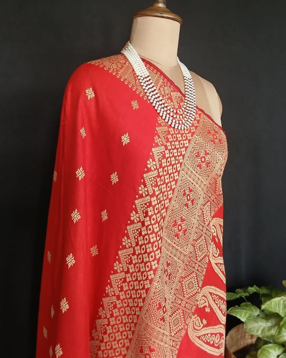 Ahimsa Eri Silk saree from Sualkuchi in Assam - (AESS0016) - Image 10