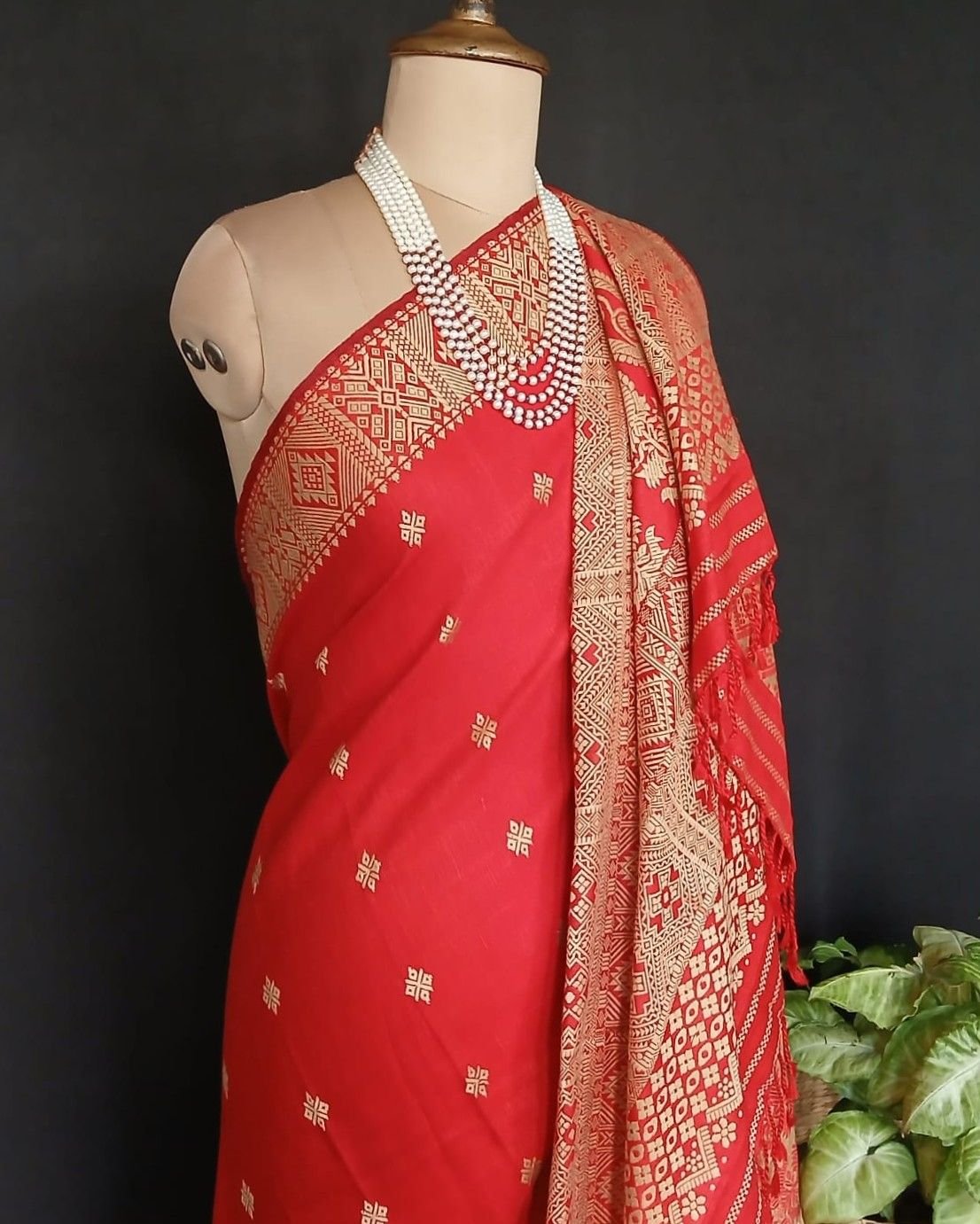 Ahimsa Eri Silk saree from Sualkuchi in Assam - (AESS0016) - Image 7