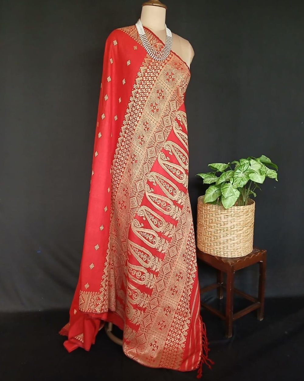 Ahimsa Eri Silk saree from Sualkuchi in Assam - (AESS0016) - Image 9