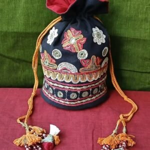 Paako Embroidered Potli Bag from Kutch – (PEPB0011)
