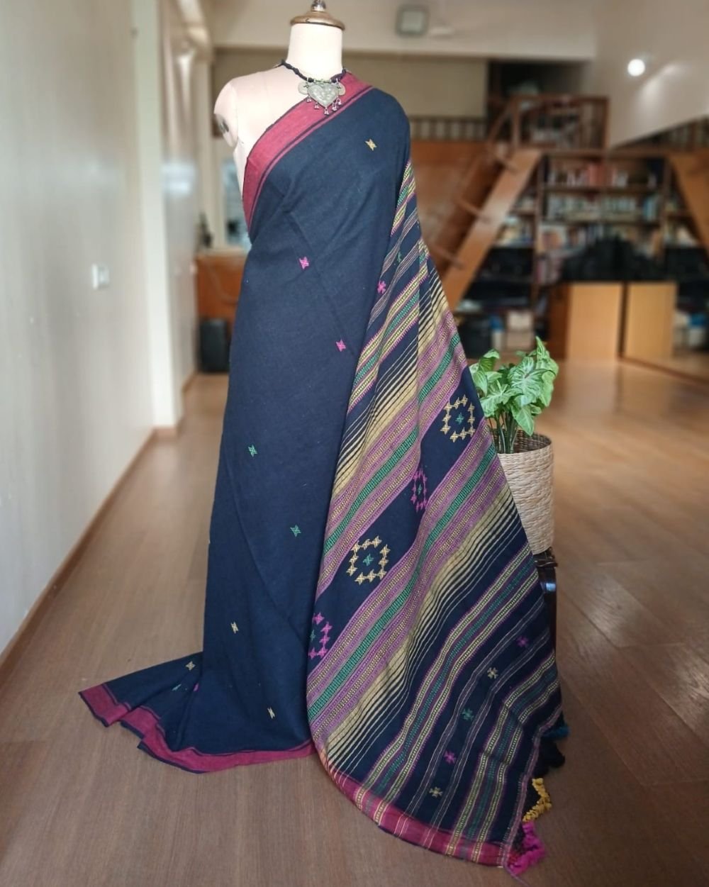 Bhujodi Saree handwoven in Kala Cotton – (BHUJ1030) - Image 2