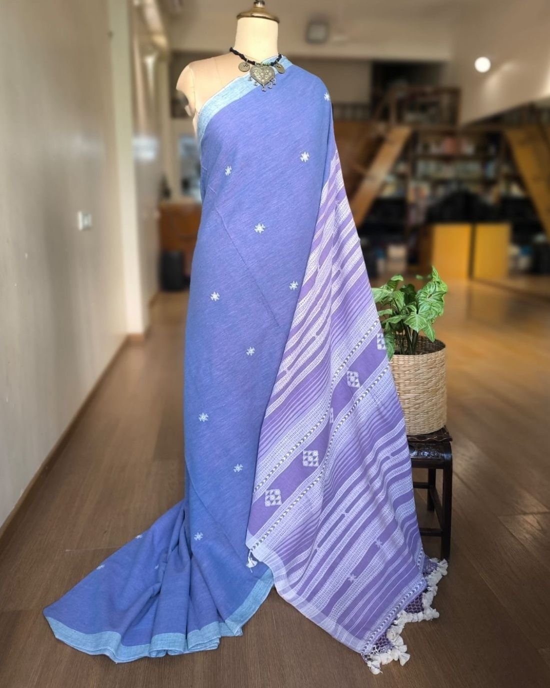 Bhujodi Saree handwoven in Kala Cotton – (BHUJ1035) - Image 2