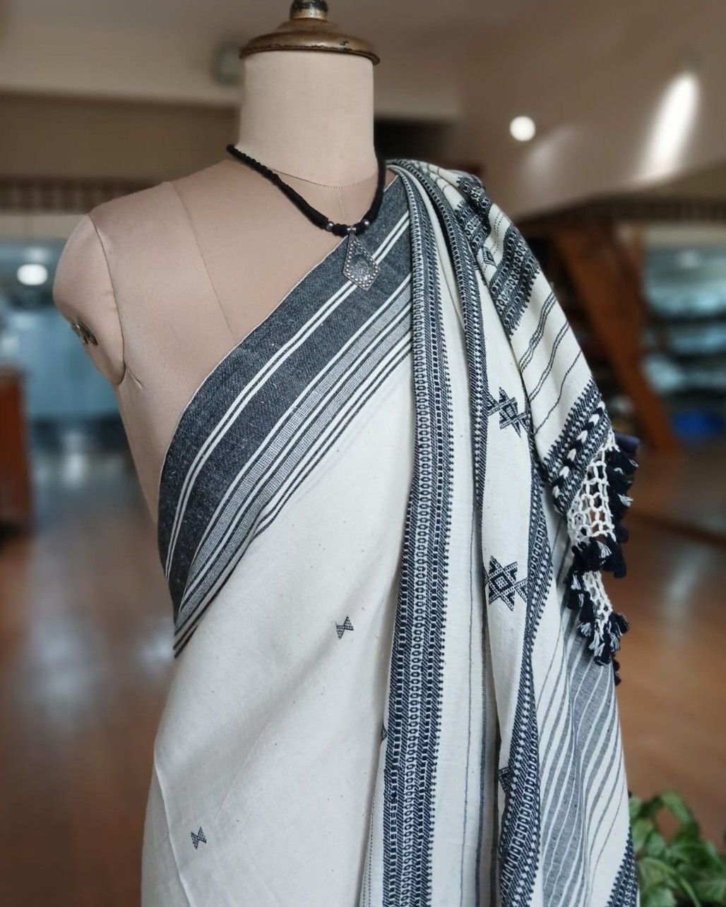 Bhujodi Saree handwoven in Kala Cotton – (BHUJ1042) - Image 5