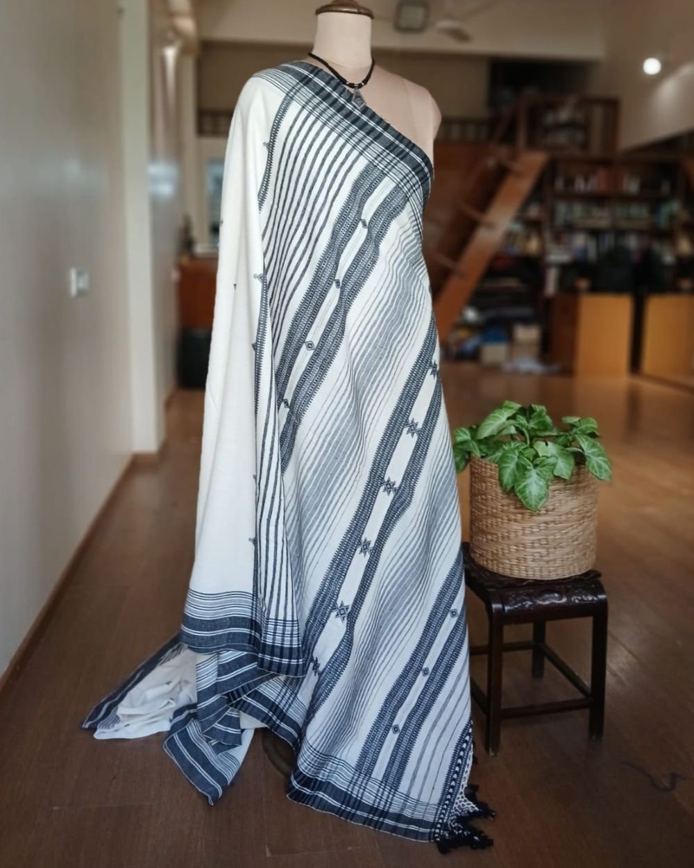 Bhujodi Saree handwoven in Kala Cotton – (BHUJ1042) - Image 7