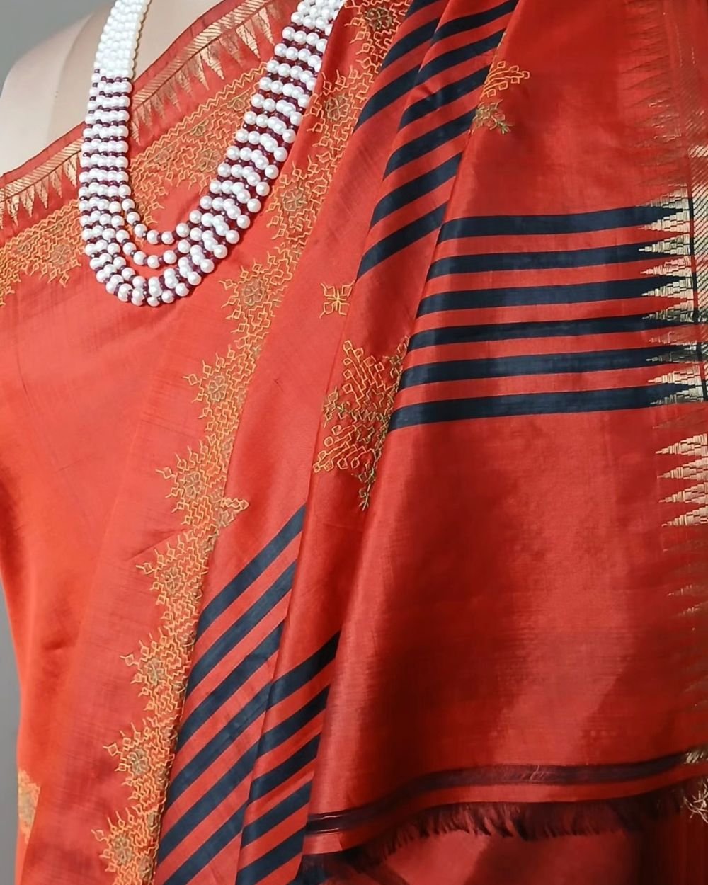 Kasuti Hand Embroidered Silk Saree - (KHES0002) - Image 4