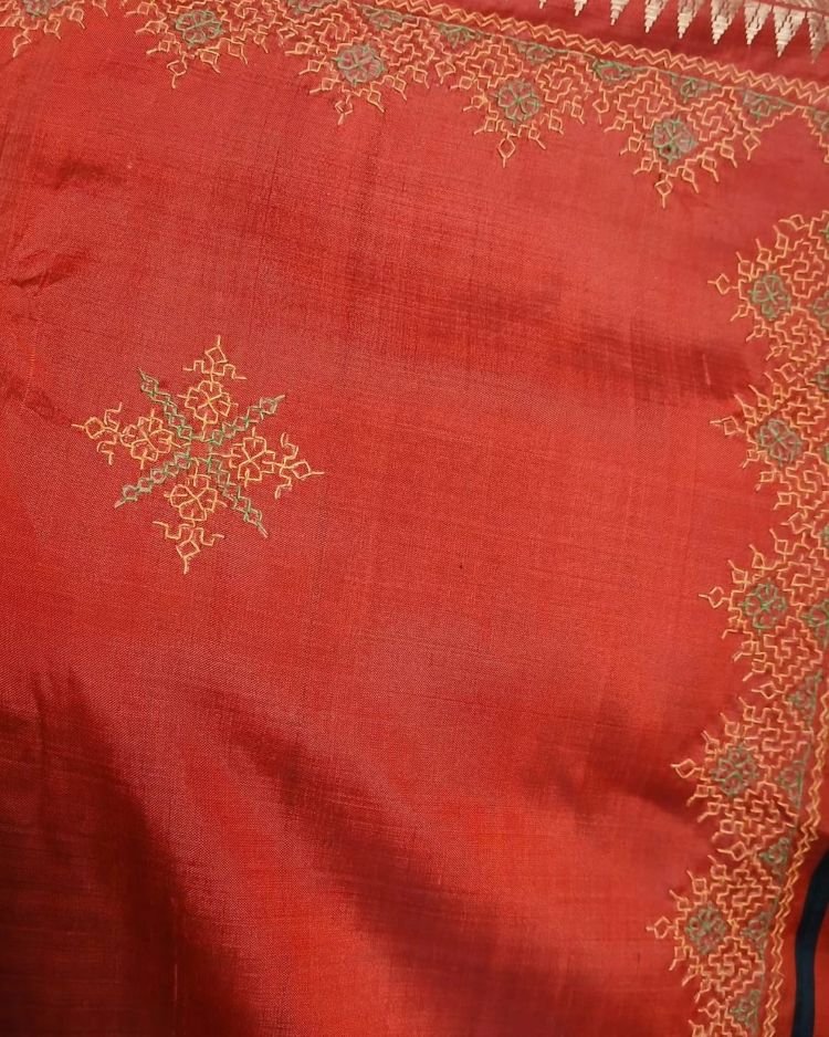 Kasuti Hand Embroidered Silk Saree - (KHES0002) - Image 5