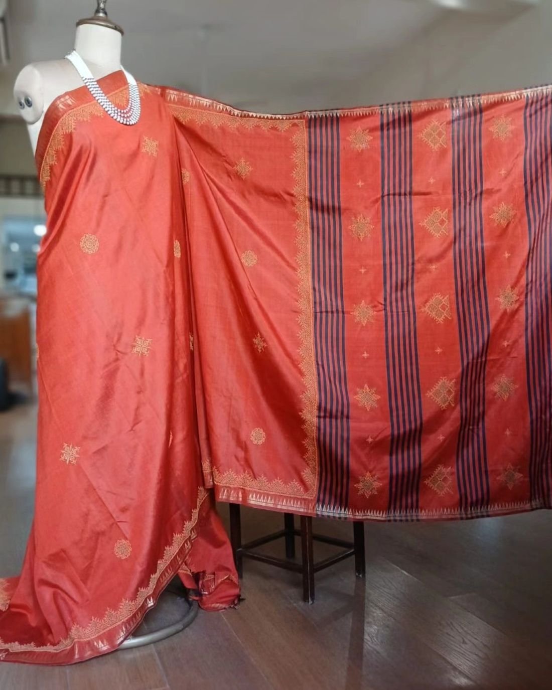 Kasuti Hand Embroidered Silk Saree - (KHES0002) - Image 2