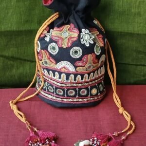 Paako Embroidered Potli Bag from Kutch – (PEPB0026)