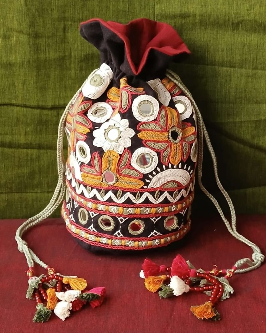 Paako Embroidered Potli Bag from Kutch – (PEPB0020)