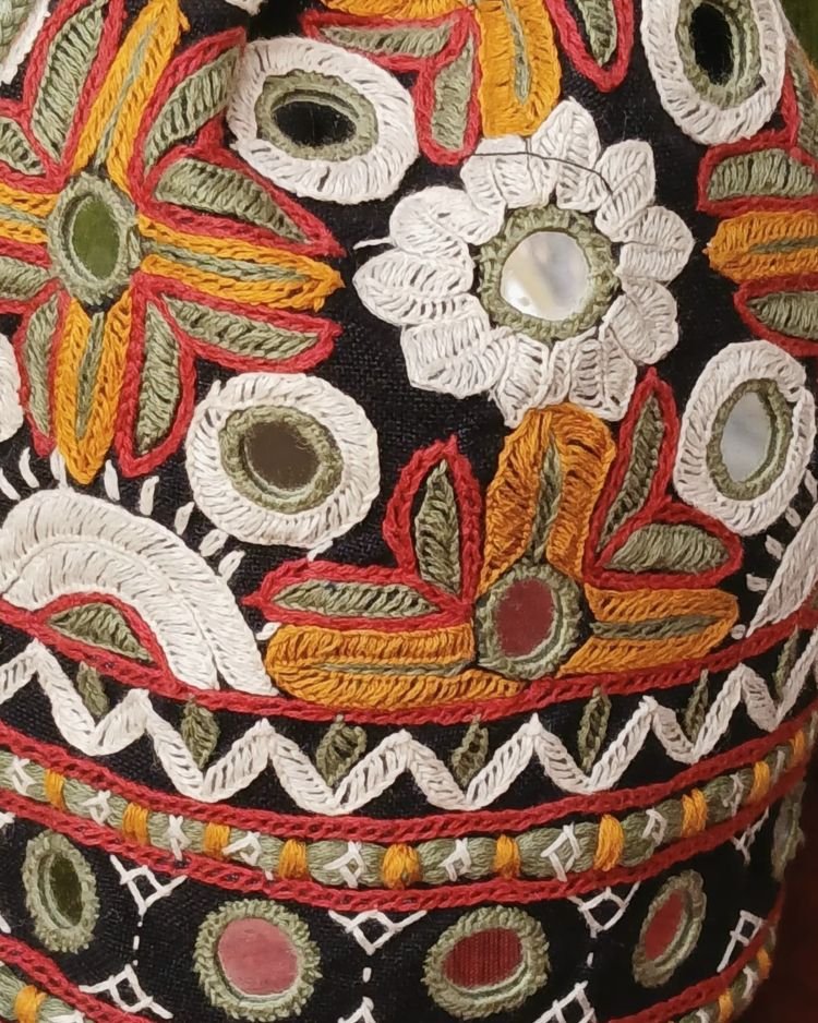 Paako Embroidered Potli Bag from Kutch – (PEPB0020) - Image 2