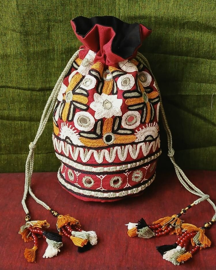 Paako Embroidered Potli Bag from Kutch – (PEPB0022)