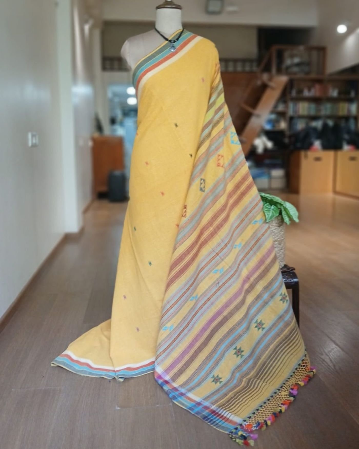 Bhujodi Saree Handwoven in Kala Cotton – (BHUJ1091) - Image 2