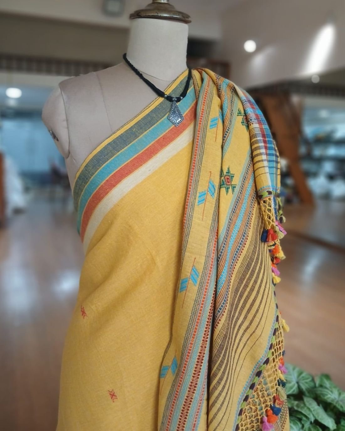 Bhujodi Saree Handwoven in Kala Cotton – (BHUJ1091) - Image 4