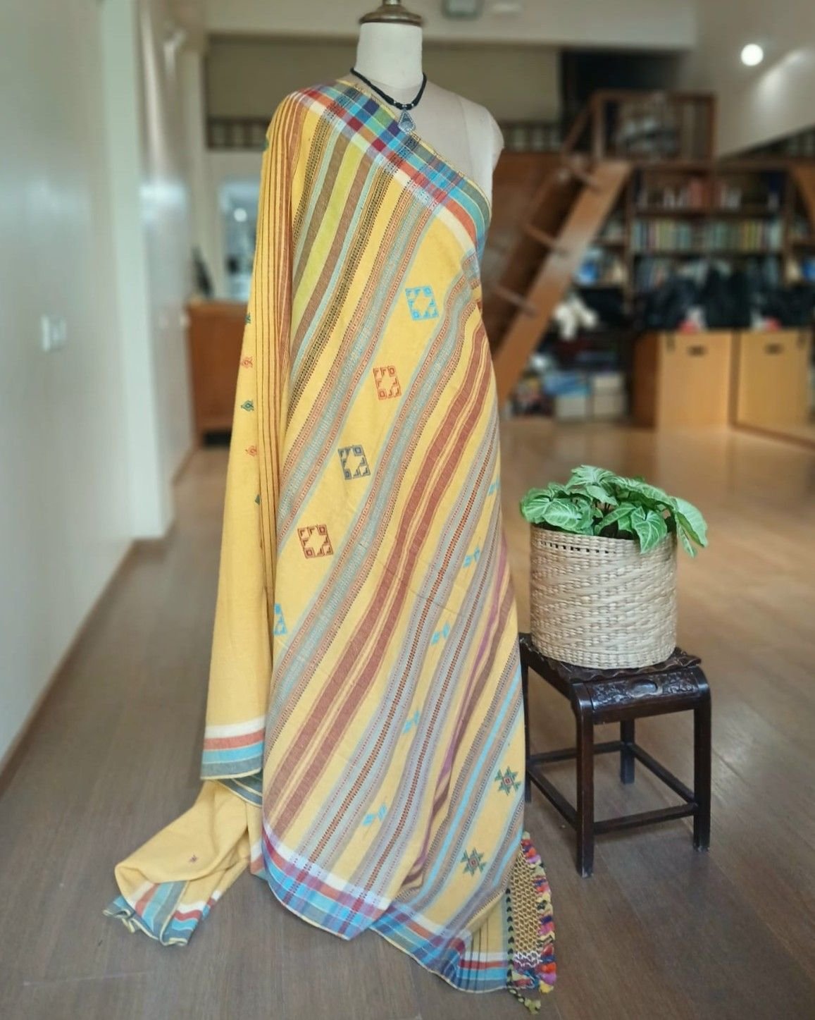 Bhujodi Saree Handwoven in Kala Cotton – (BHUJ1091) - Image 7