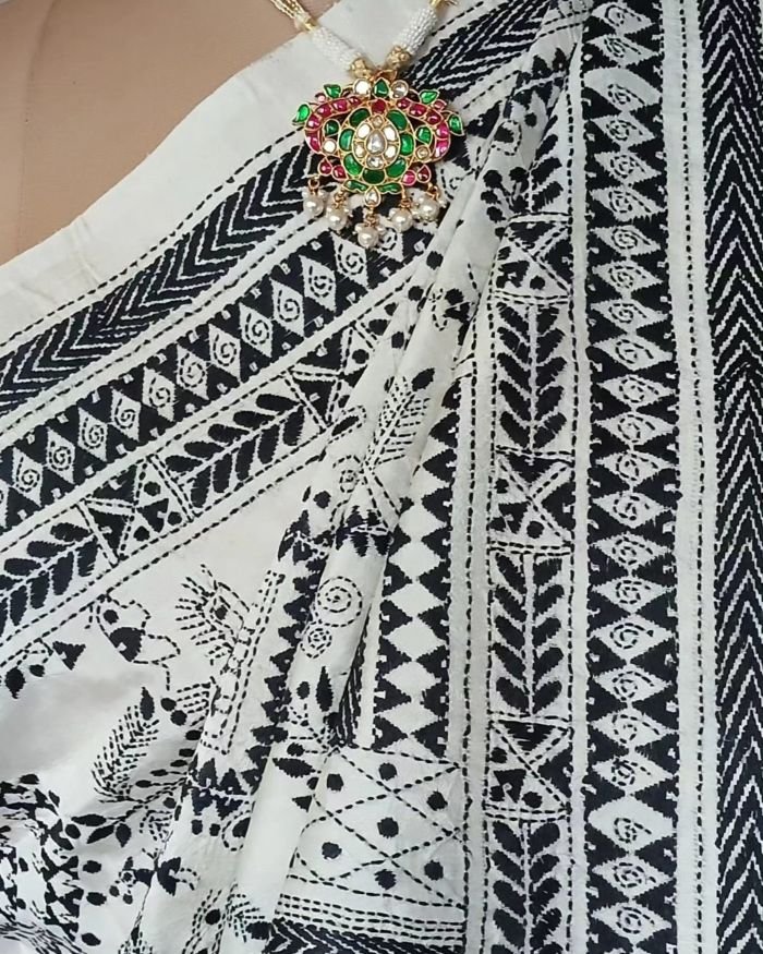 Santiniketan Kantha Saree in pure Bisnupuri Silk – (SNBK1086) - Image 3