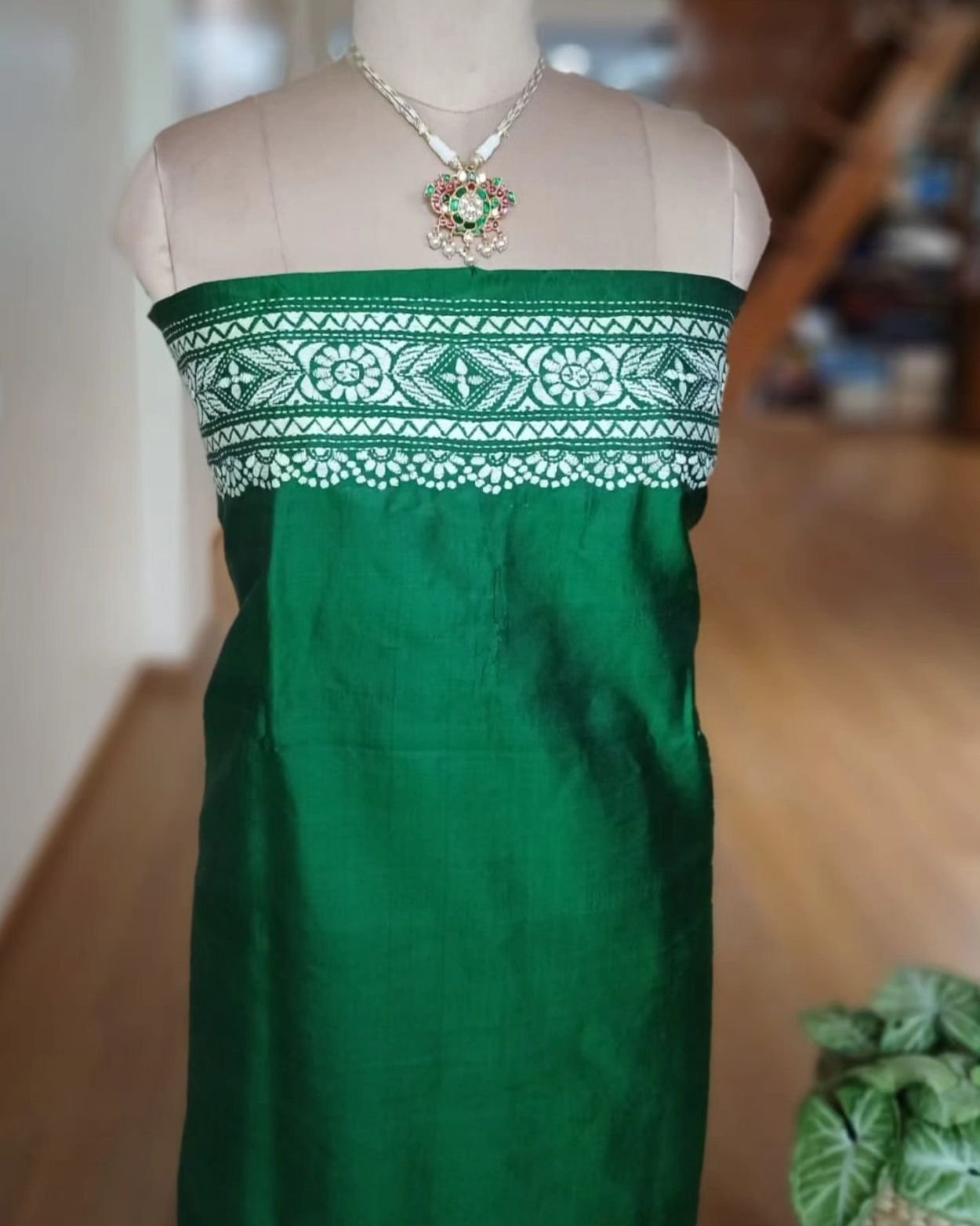 Santiniketan Kantha Saree in pure Bisnupuri Silk – (SNBK1087) - Image 9