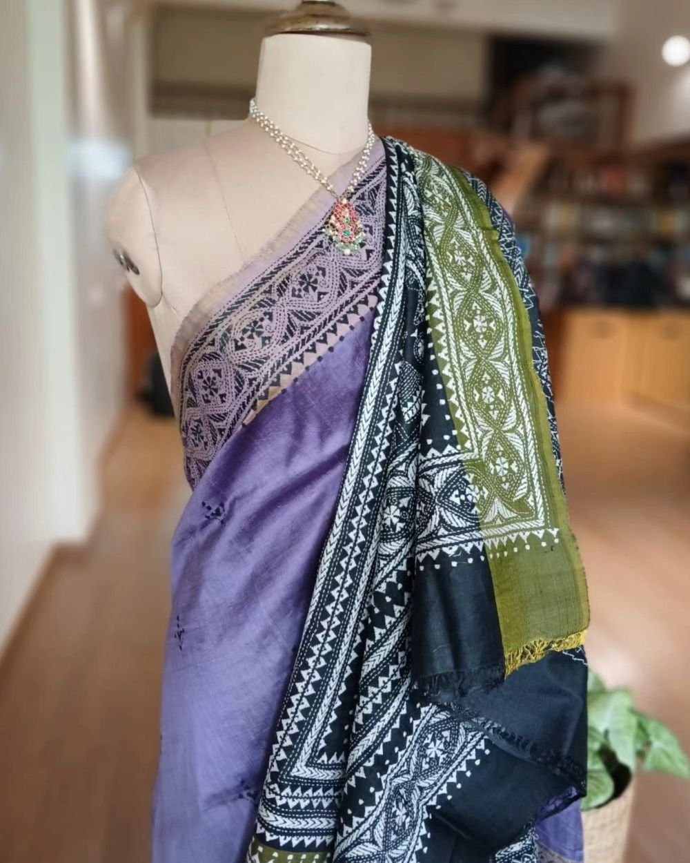 Santiniketan Kantha Saree in pure Bisnupuri Silk – (SNBK1088) - Image 3