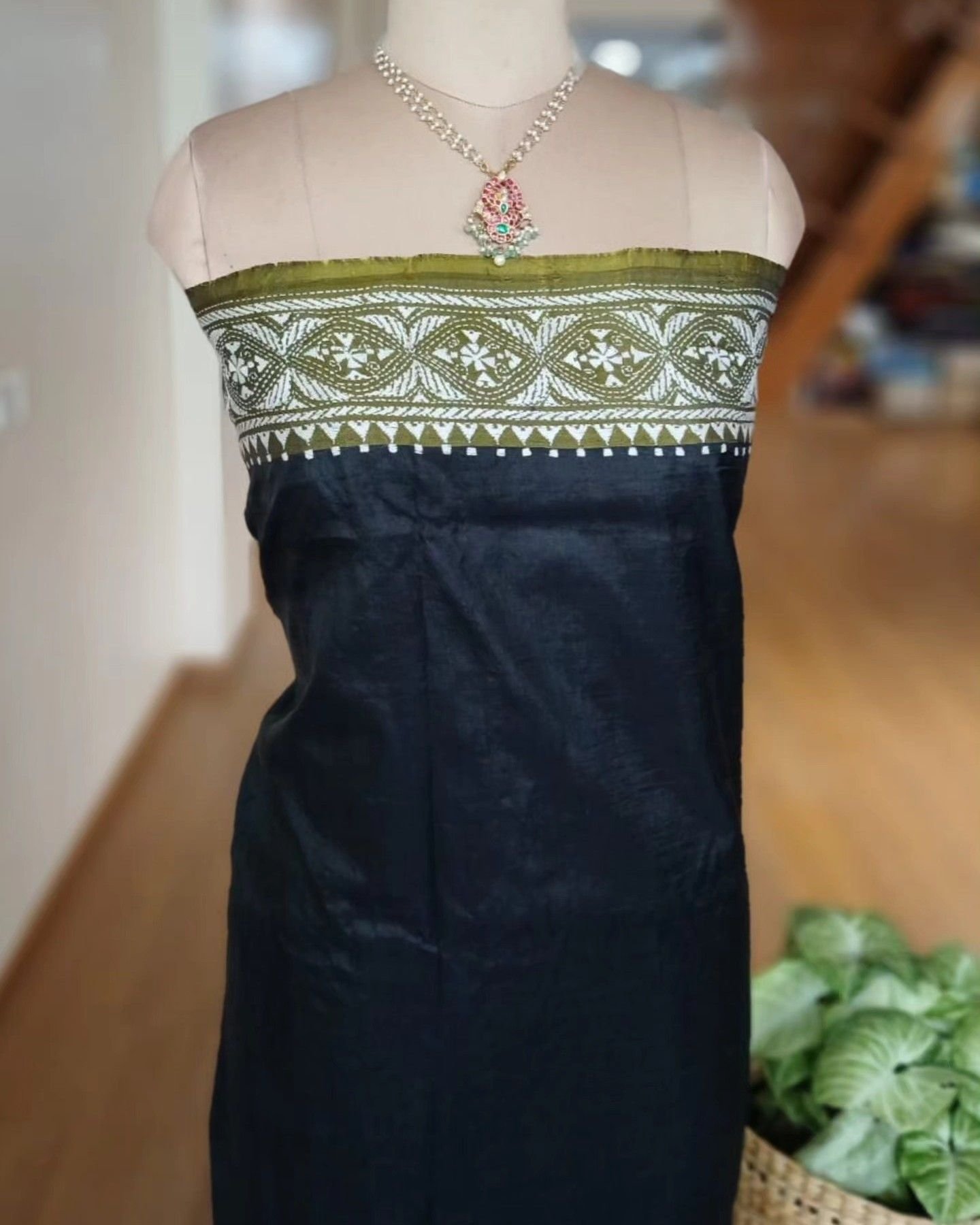 Santiniketan Kantha Saree in pure Bisnupuri Silk – (SNBK1088) - Image 9
