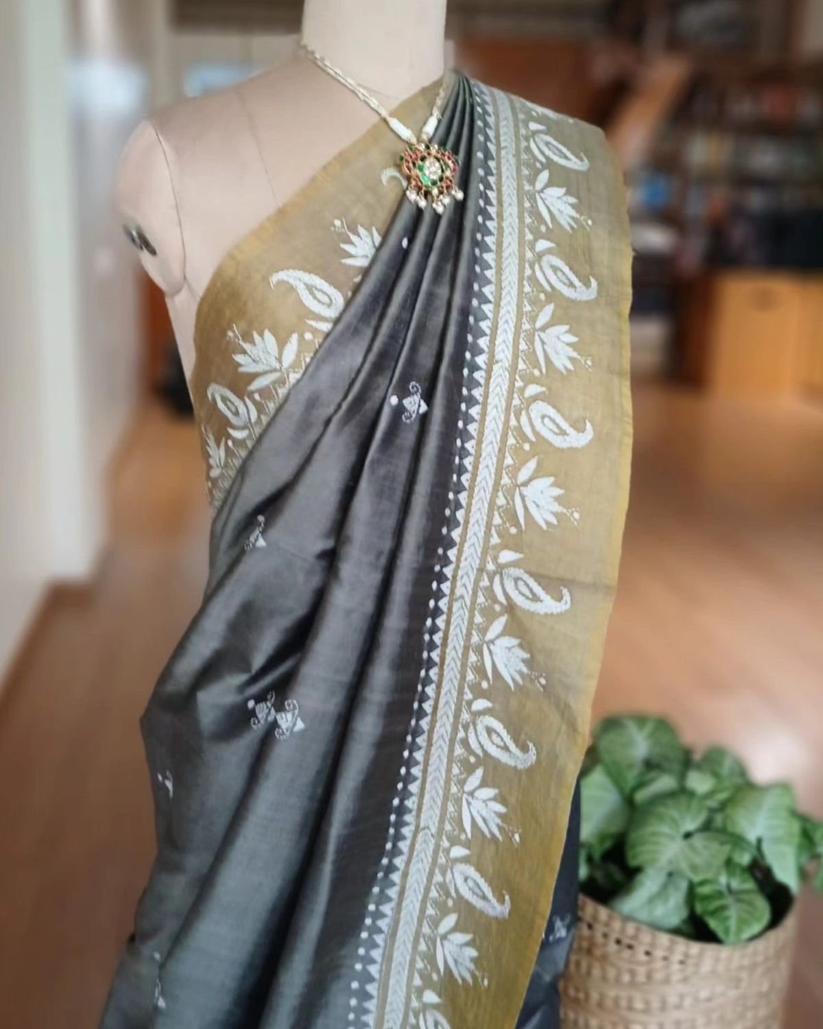Santiniketan Kantha Saree in pure Bisnupuri Silk – (SNBK1089) - Image 7