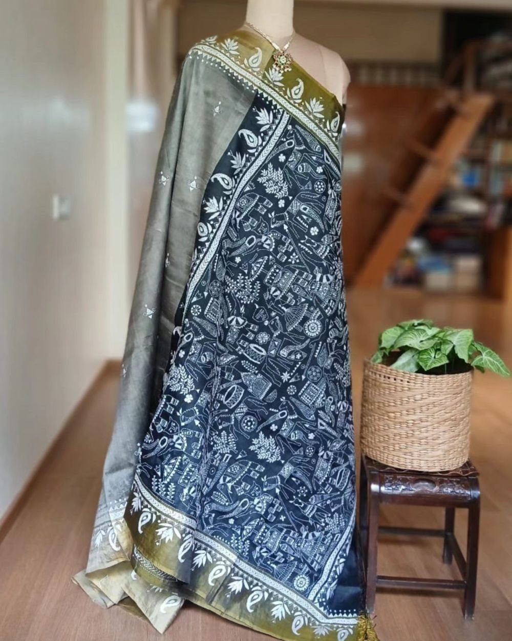 Santiniketan Kantha Saree in pure Bisnupuri Silk – (SNBK1089) - Image 8