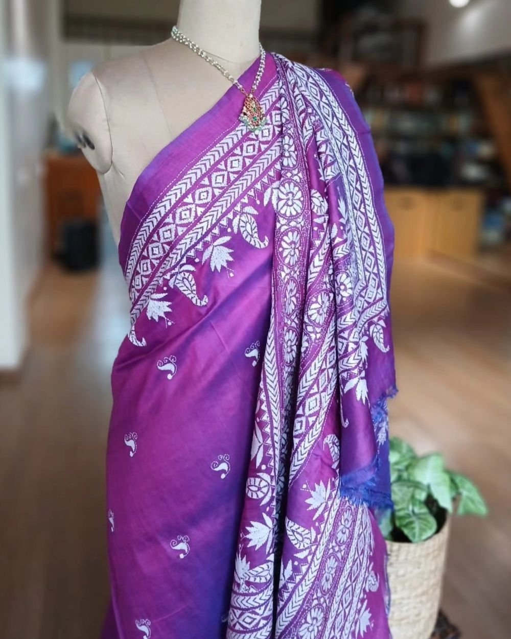 Santiniketan Kantha Saree in pure Bisnupuri Silk – (SNBK1090) - Image 3