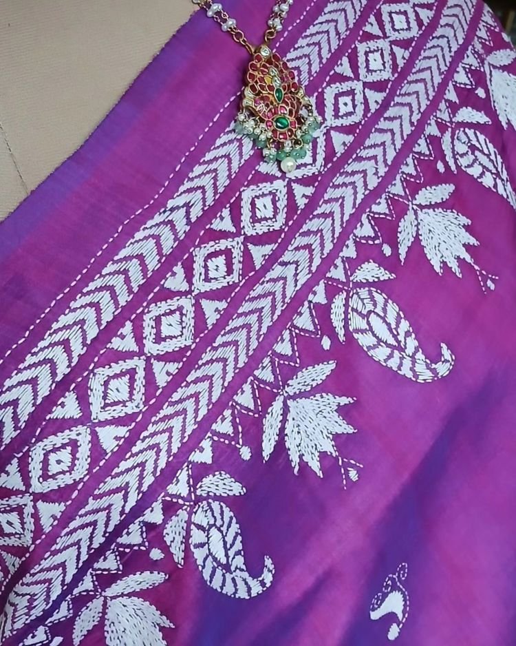Santiniketan Kantha Saree in pure Bisnupuri Silk – (SNBK1090) - Image 5