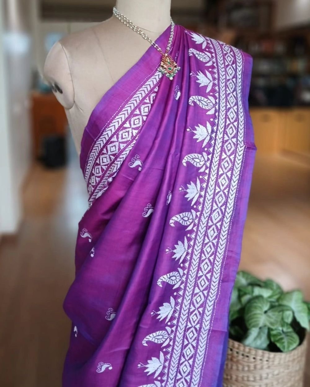Santiniketan Kantha Saree in pure Bisnupuri Silk – (SNBK1090) - Image 6