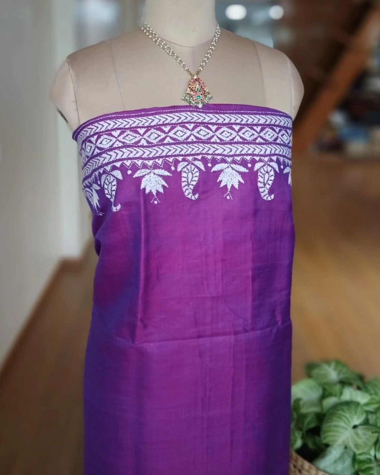 Santiniketan Kantha Saree in pure Bisnupuri Silk – (SNBK1090) - Image 9