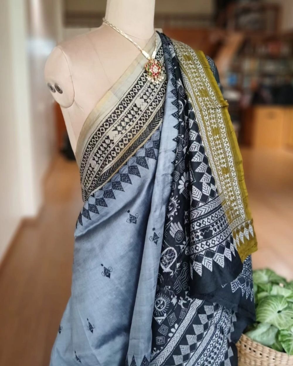 Santiniketan Kantha Saree in pure Bisnupuri Silk – (SNBK1091) - Image 3