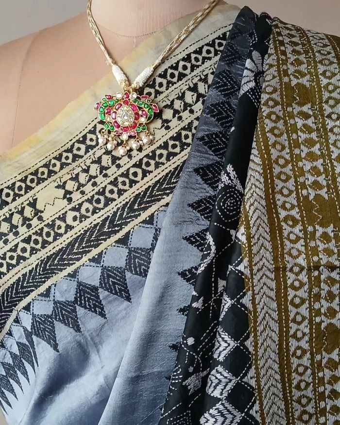 Santiniketan Kantha Saree in pure Bisnupuri Silk – (SNBK1091) - Image 4