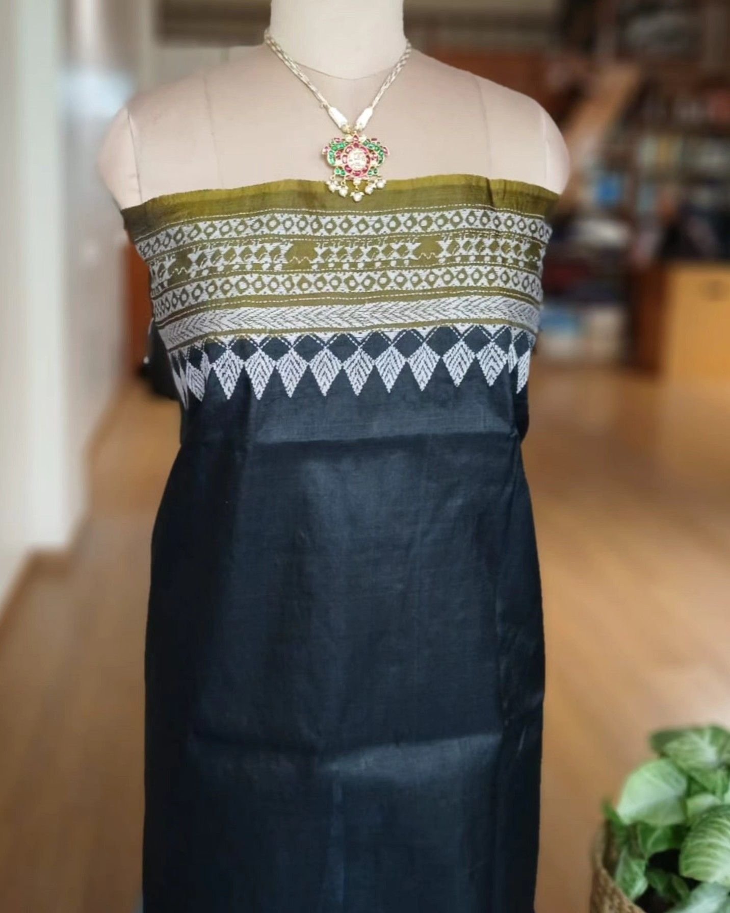 Santiniketan Kantha Saree in pure Bisnupuri Silk – (SNBK1091) - Image 9