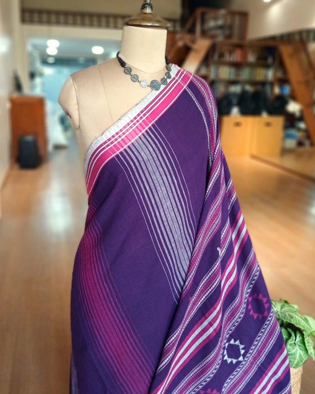 Bhujodi Saree Handwoven in Kala Cotton. – (BHUJ1078) - Image 6