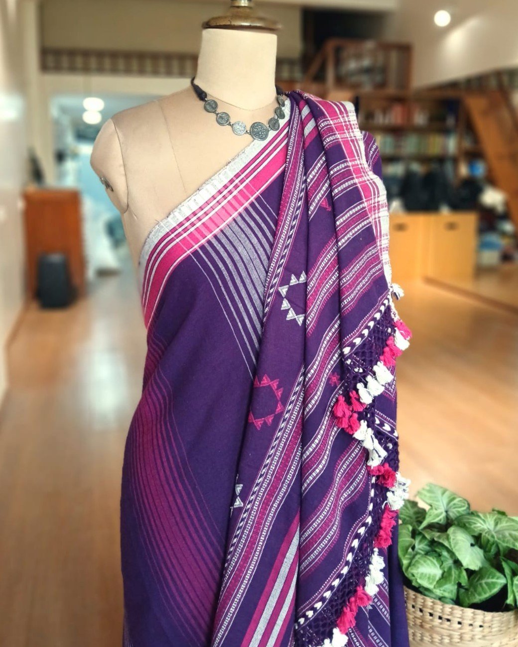Bhujodi Saree Handwoven in Kala Cotton. – (BHUJ1078) - Image 5