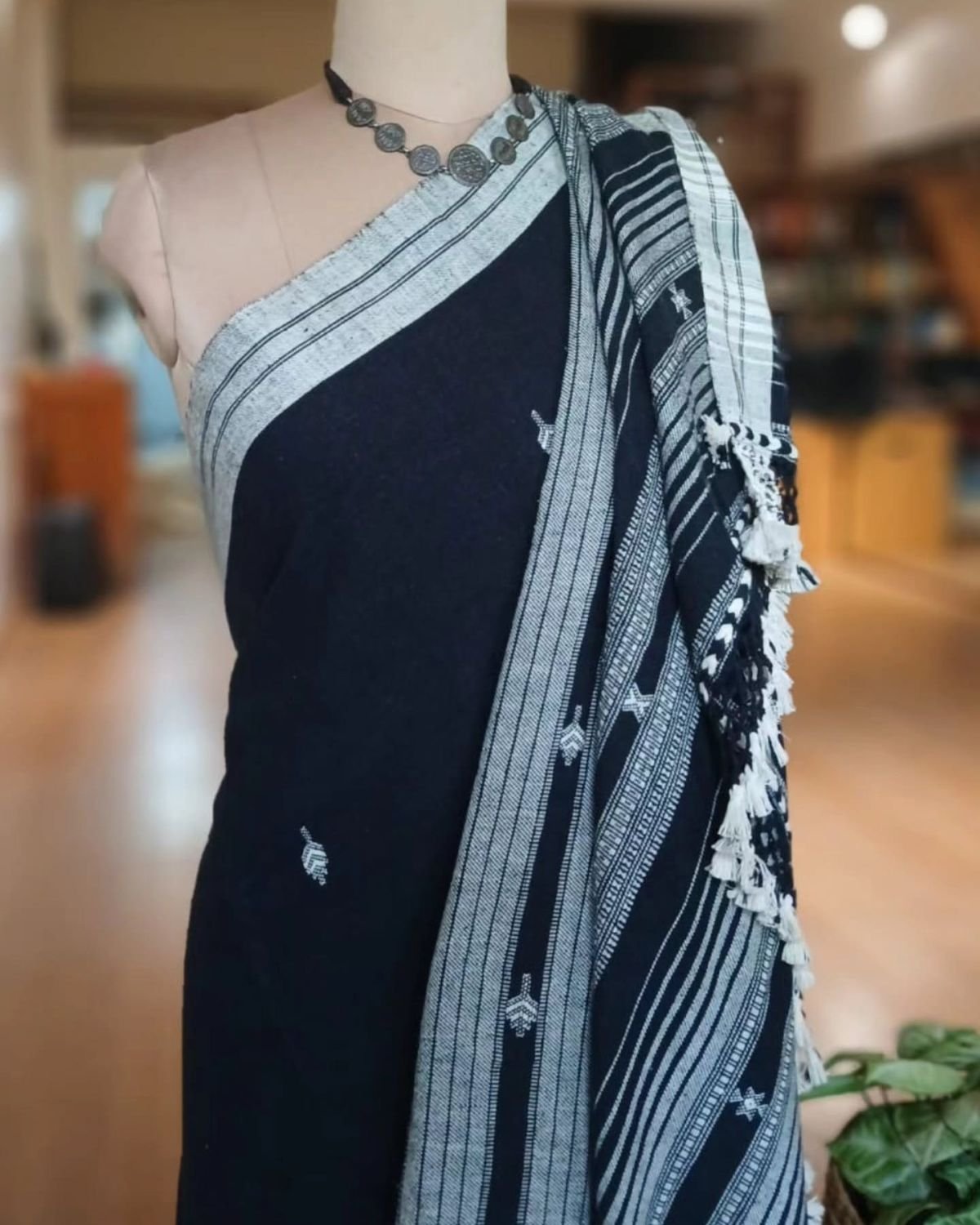 Bhujodi Saree Handwoven in Kala Cotton – (BHUJ1094) - Image 5