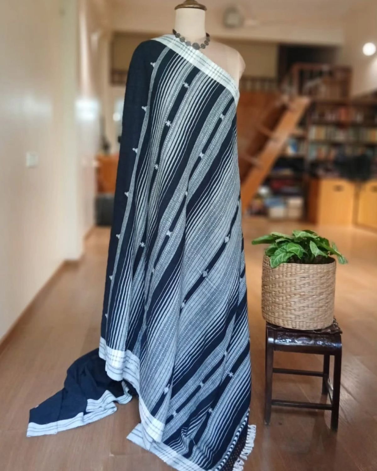 Bhujodi Saree Handwoven in Kala Cotton – (BHUJ1094) - Image 6