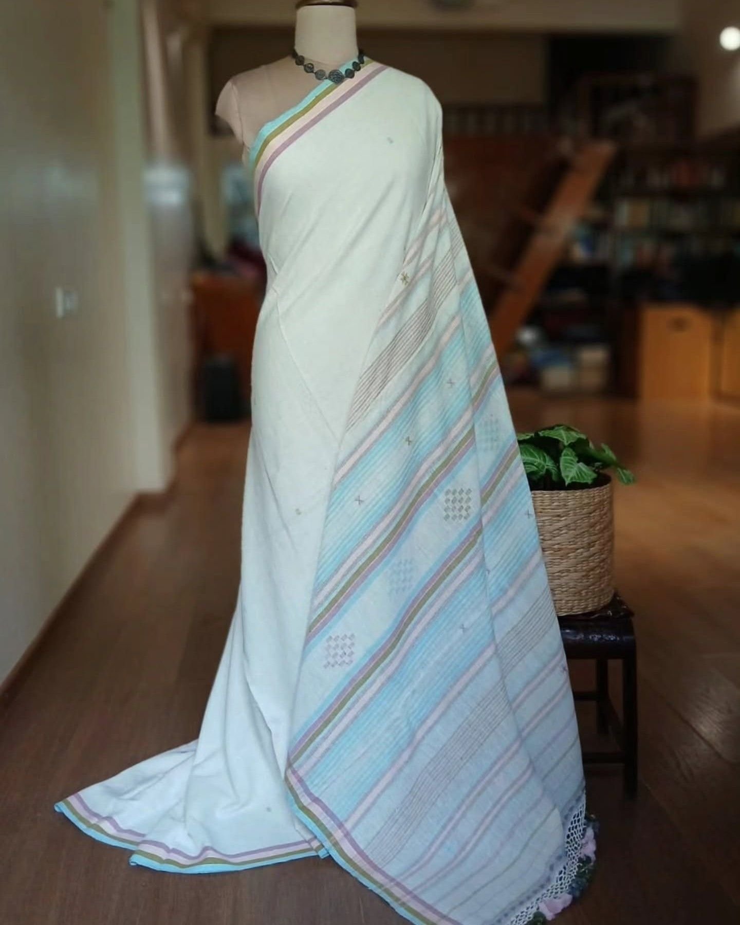 Bhujodi Saree Handwoven in Kala Cotton – (BHUJ1095) - Image 3