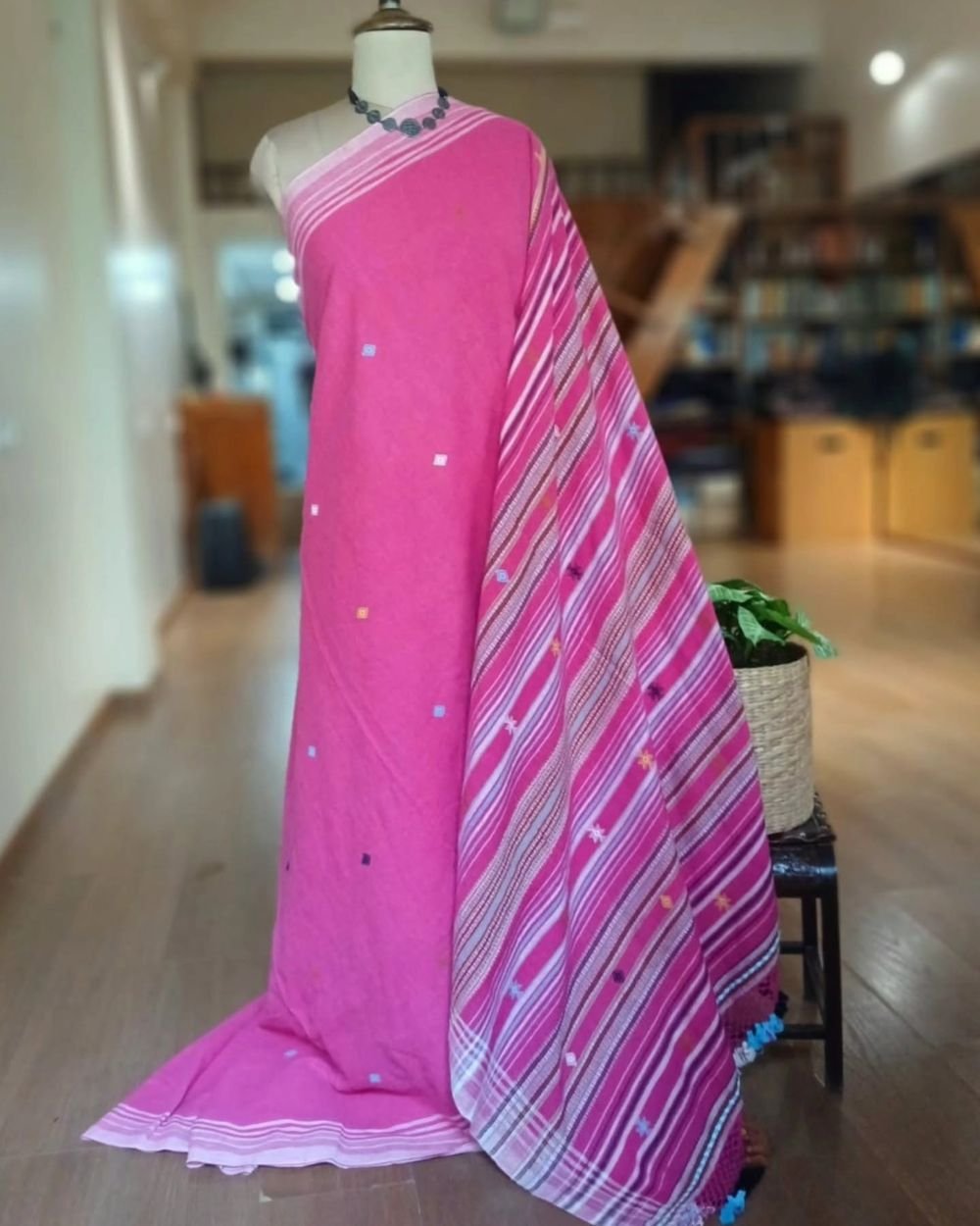 Bhujodi Saree Handwoven in Kala Cotton – (BHUJ1096) - Image 3