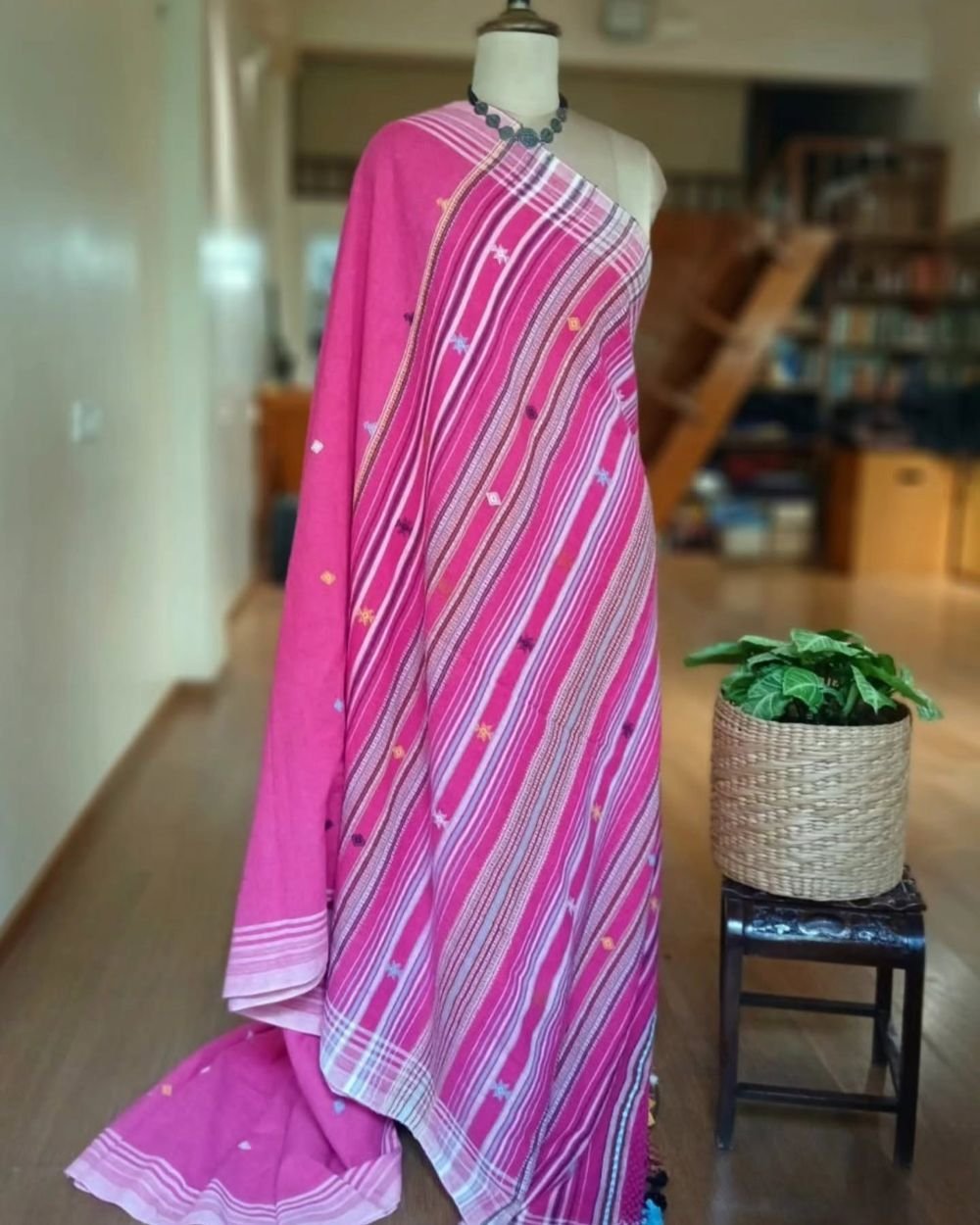 Bhujodi Saree Handwoven in Kala Cotton – (BHUJ1096) - Image 5