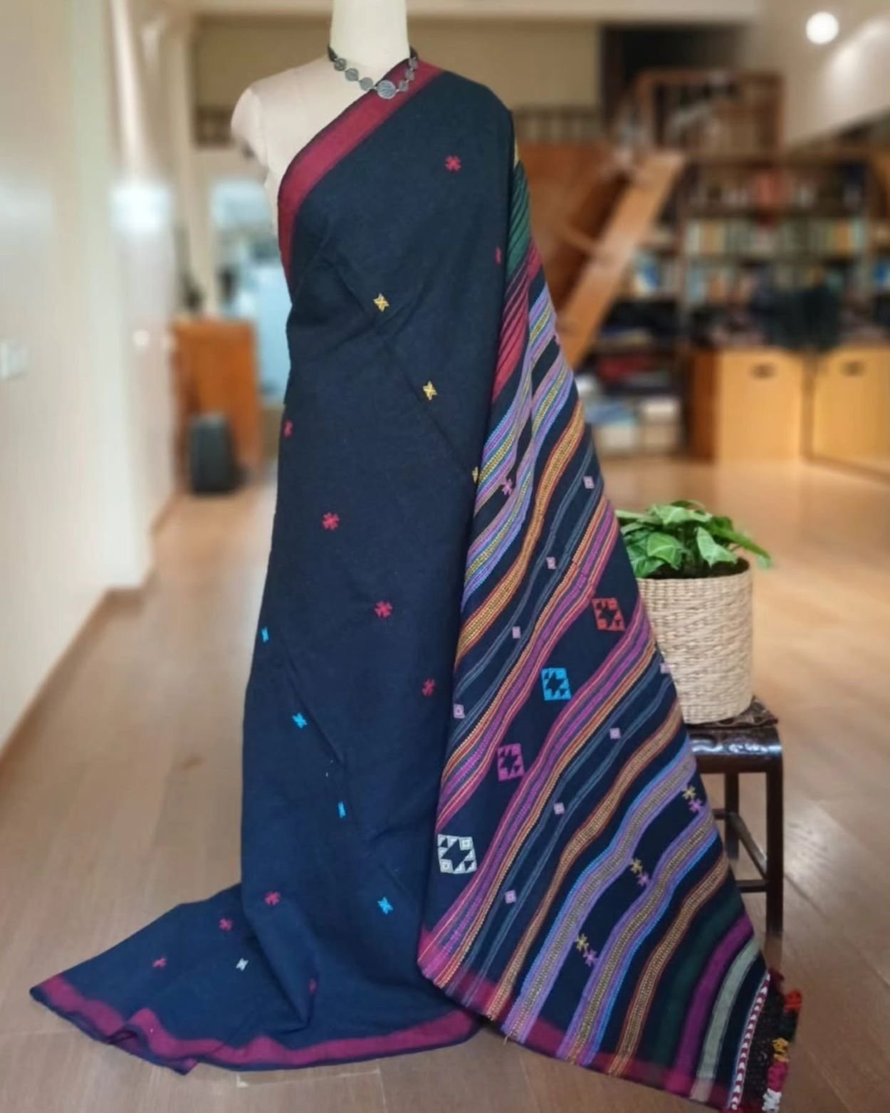 Bhujodi Saree Handwoven in Kala Cotton – (BHUJ1097) - Image 3
