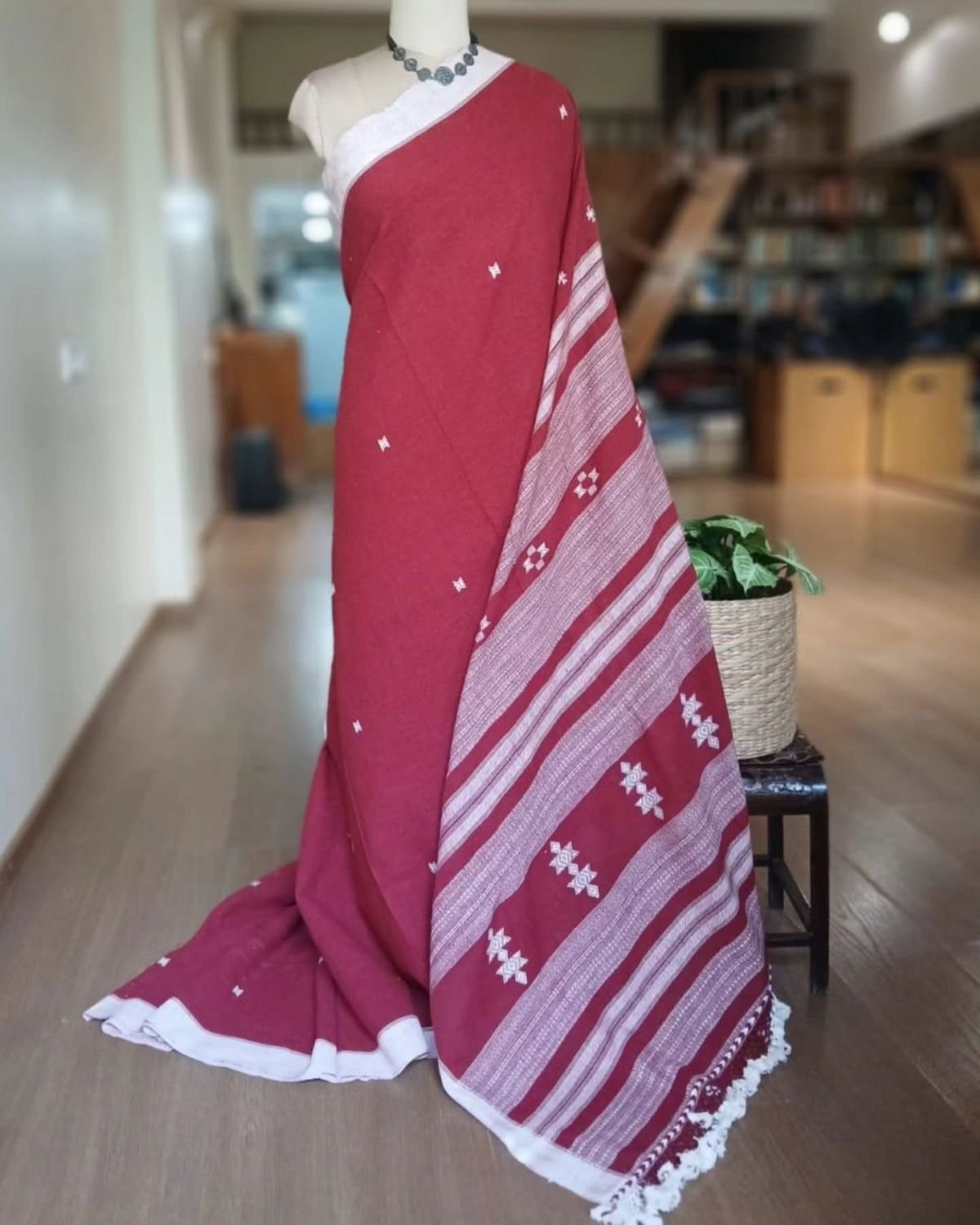 Bhujodi Saree Handwoven in Kala Cotton – (BHUJ1098) - Image 3