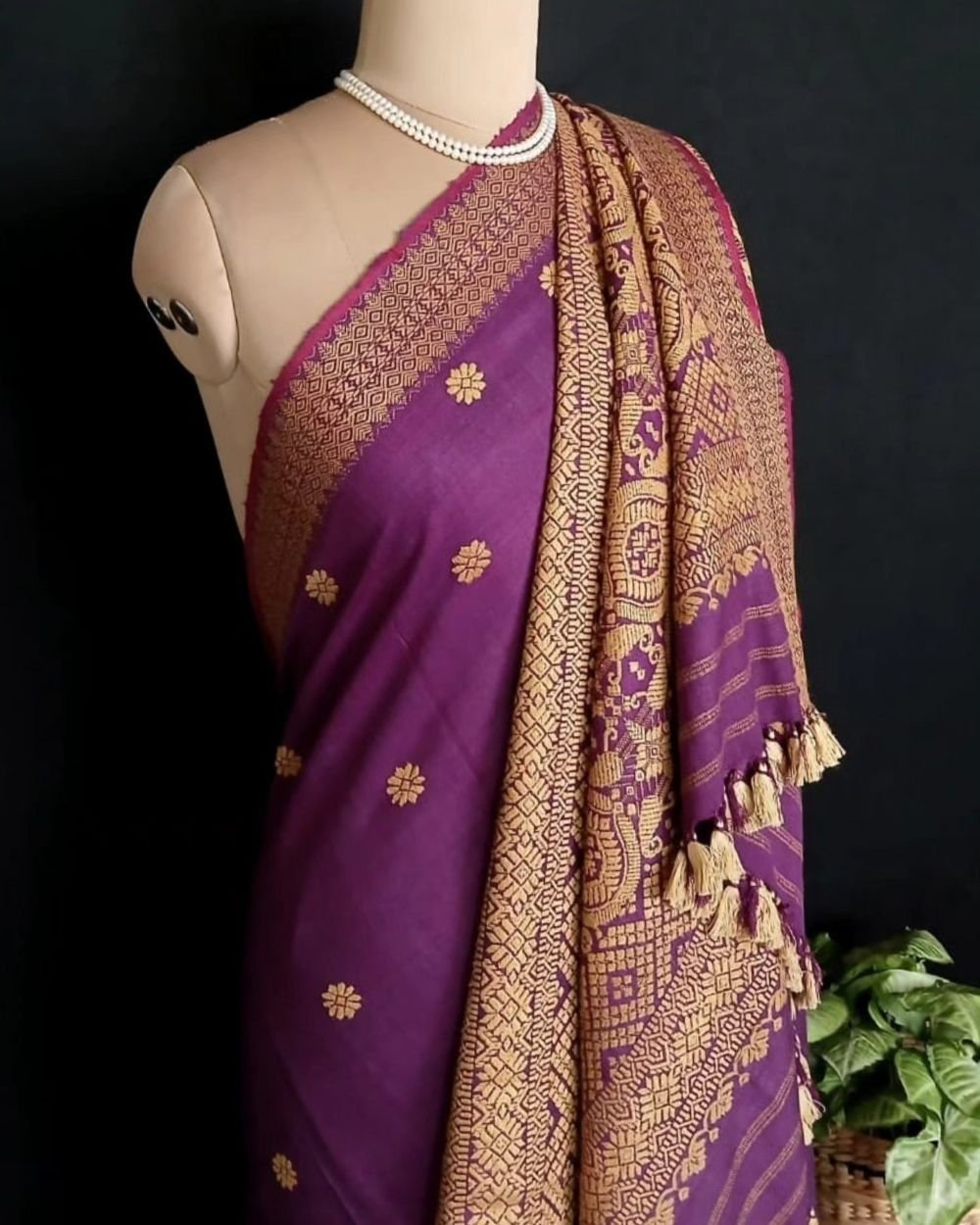 Ahimsa Eri Silk saree from Sualkuchi in Assam - (AESS0021) - Image 7