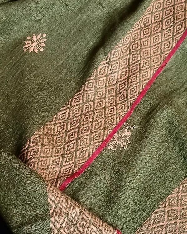Ahimsa Eri Silk saree from Sualkuchi in Assam - (AESS0020) - Image 6