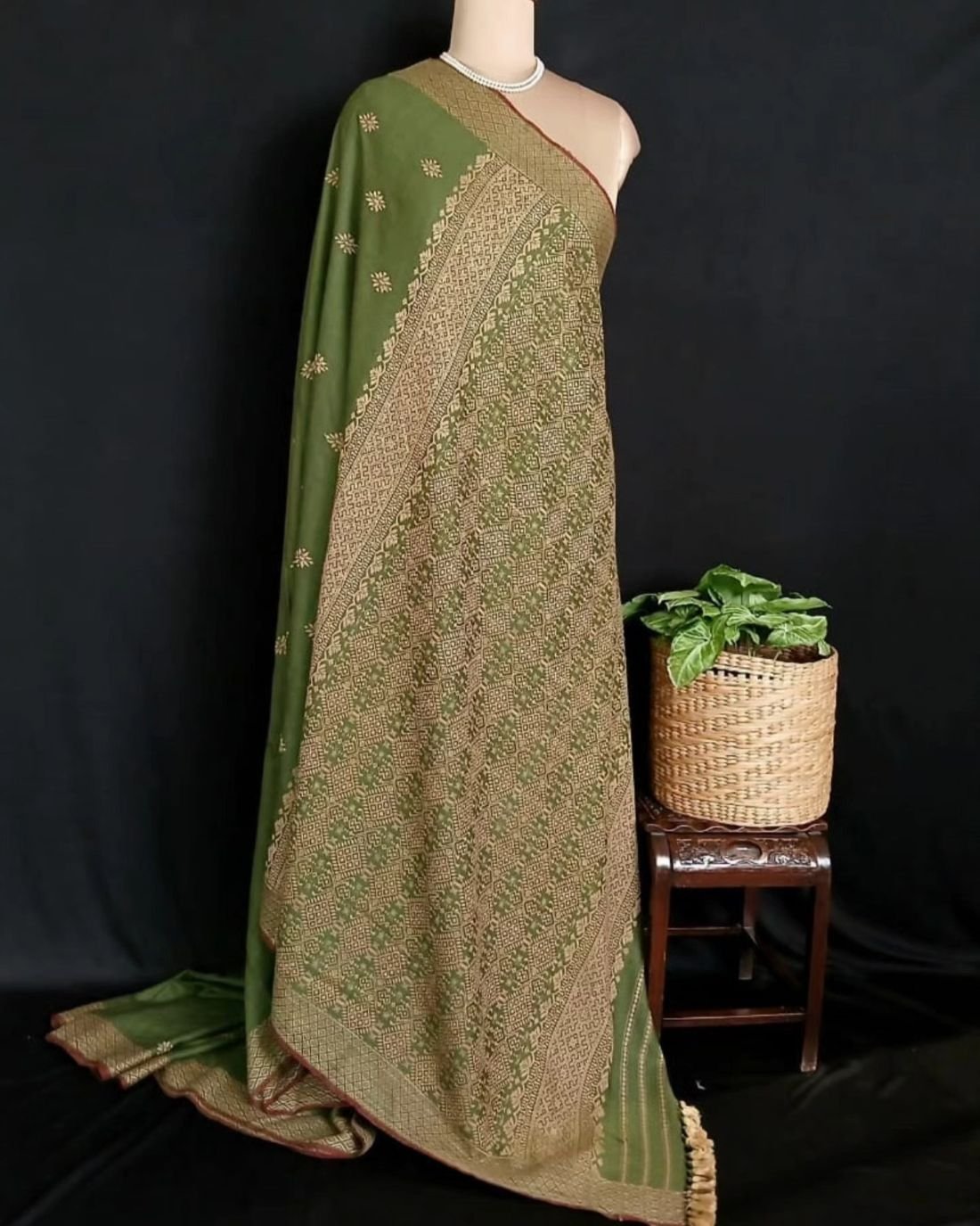 Ahimsa Eri Silk saree from Sualkuchi in Assam - (AESS0020) - Image 8